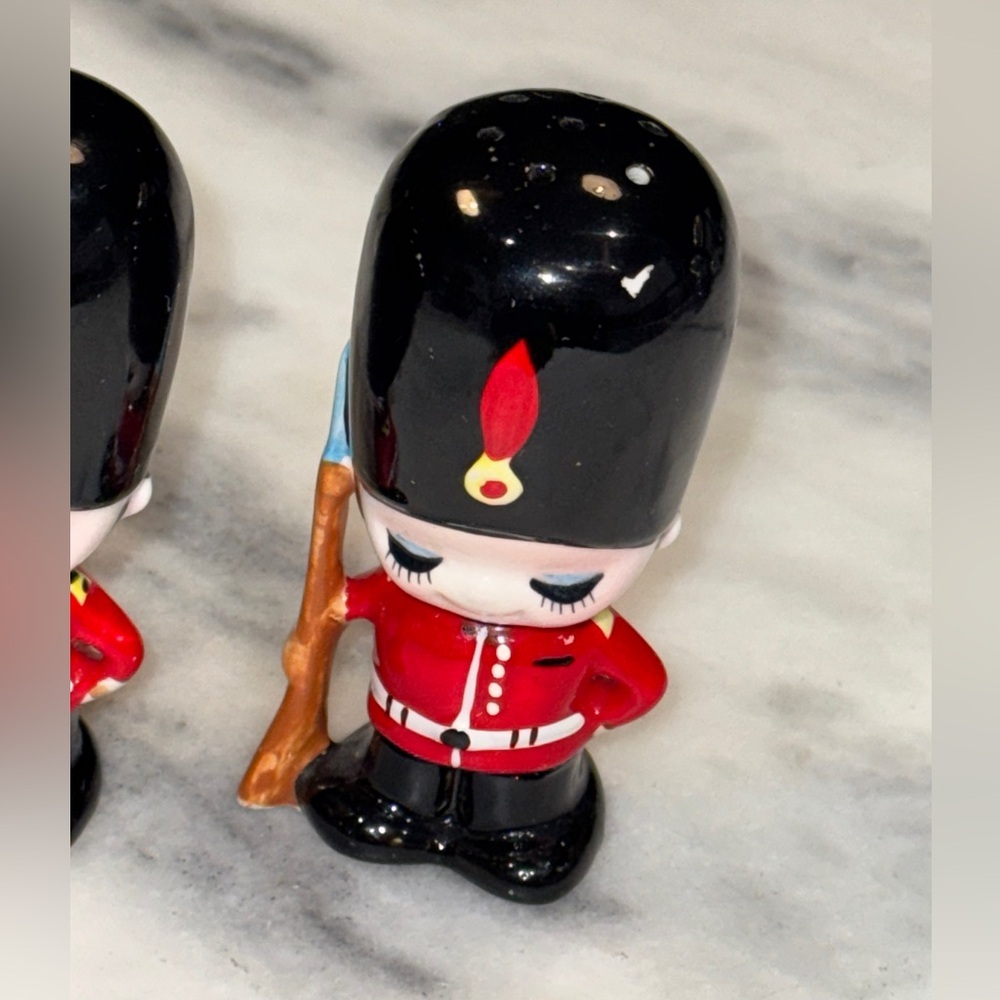 Vintage NC Cameron & Sons London British Beefeater salt and pepper 60’ - Picture 3 of 10